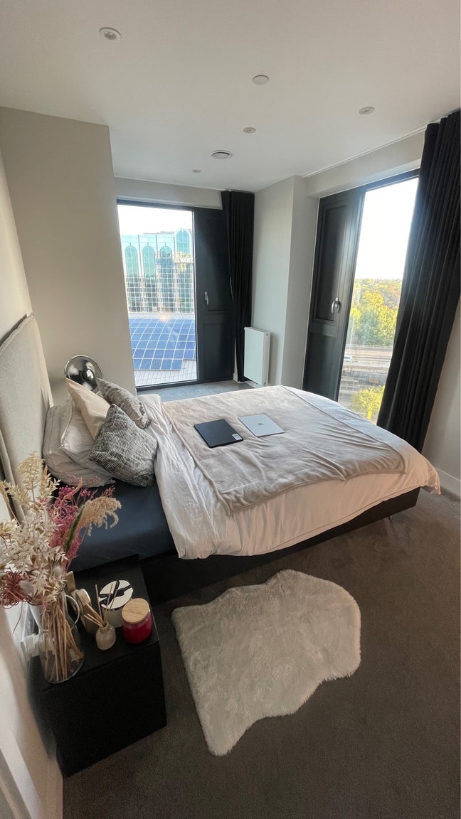 Modern & Spacious room is available in Kew Bridge Main Photo