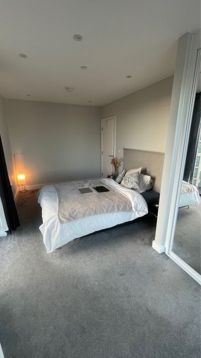 Modern & Spacious room is available in Kew Bridge Main Photo