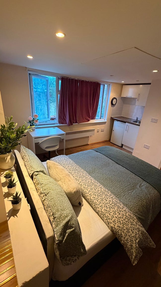 Studio Flat in N18, Universal Credit, Furnished Main Photo