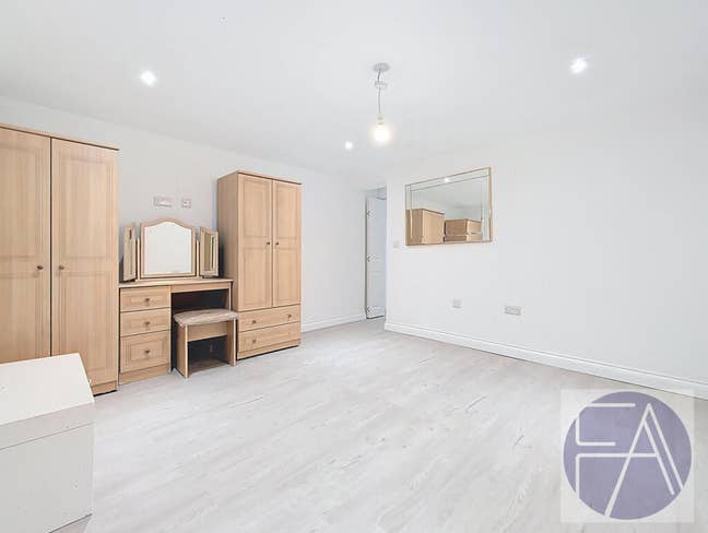 Double room available in furnished flat Main Photo