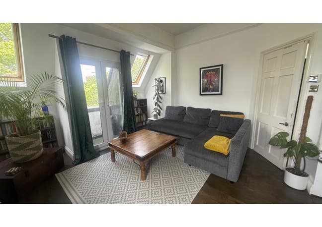 Bright top-floor 2-bed in Victorian conversion Main Photo
