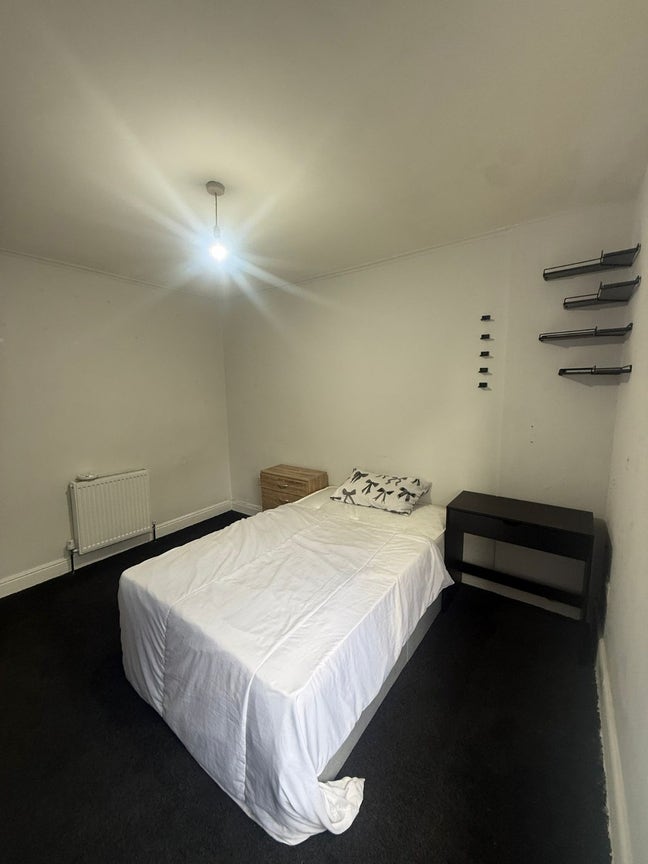 Double Room Leeds - Benefits Welcome Main Photo