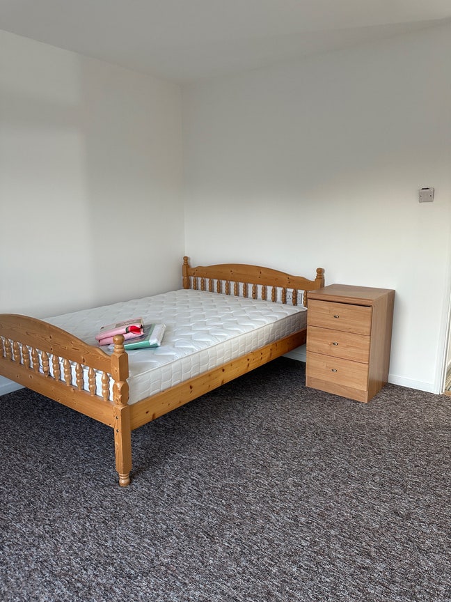 Double room near Basingstoke hosp. for rent Main Photo