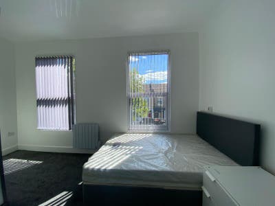 En-Suite Master Bedroom 2 Min from Leyton Tube  Main Photo