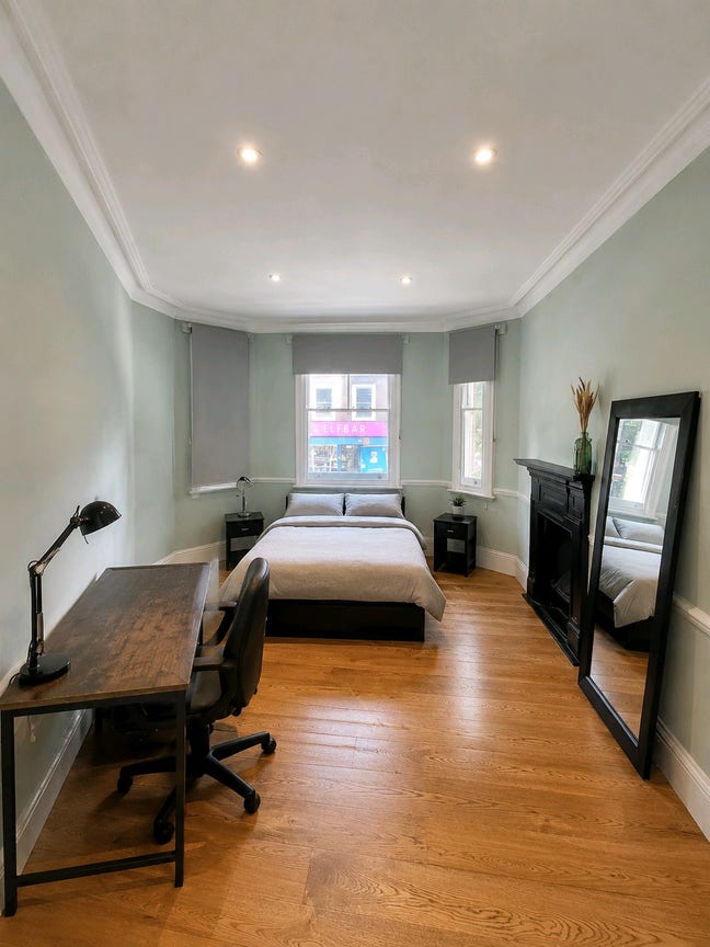 Bright spacious Room in Lovely West Ken Flat Main Photo
