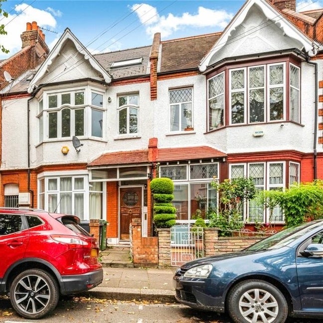 1 Double Room (Unfurnished) part of 3 bed. Main Photo