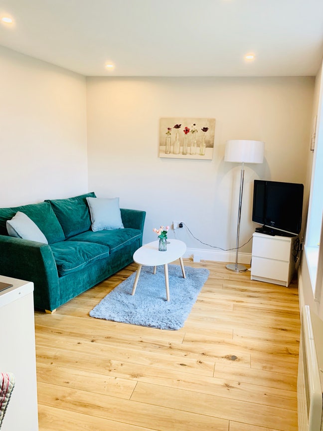 Beautifully Presented Private Space - East Barnet  Main Photo