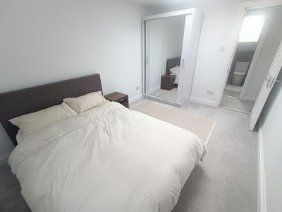 Modern Double Bedroom with Ensuite - Bills Incl. Main Photo