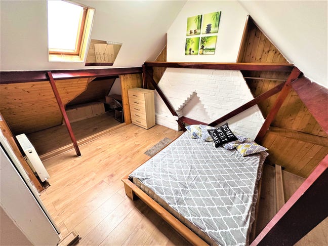 Modern & Spacious Double Room Main Photo