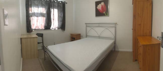 Large room available in popular location Main Photo