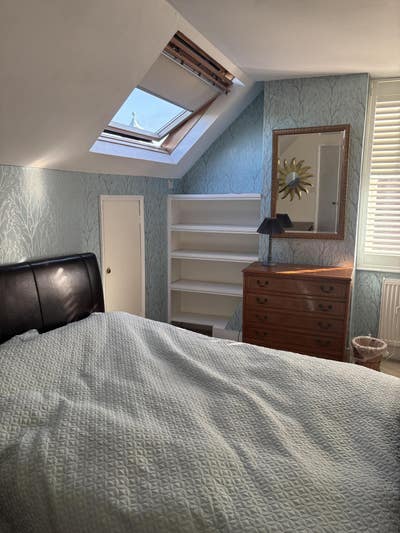 Large double room with en suite in large house  Main Photo