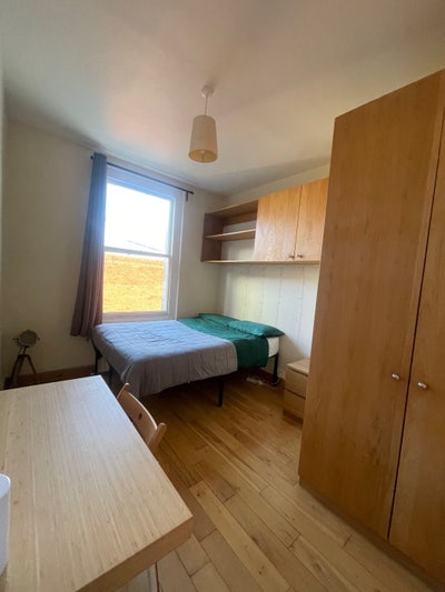 Spacious Double Room in King’s Cross Main Photo