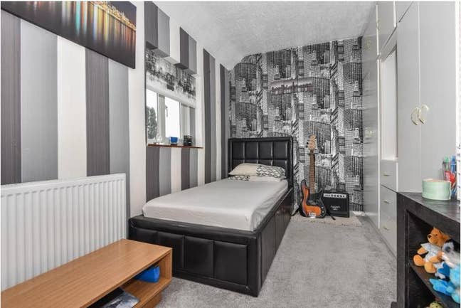 1 Furnished Single room in a family house Main Photo