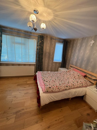 Lovely Rooms to Rent Near Colliers Wood Station Main Photo