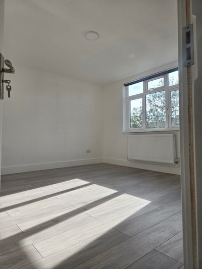 Morden& Brandnew home in Landsdell Road,Mitcham Main Photo