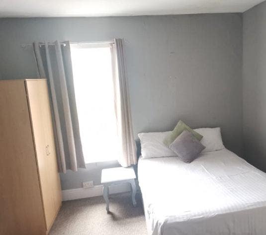 Double Room Manchester - Benefits Welcome Main Photo