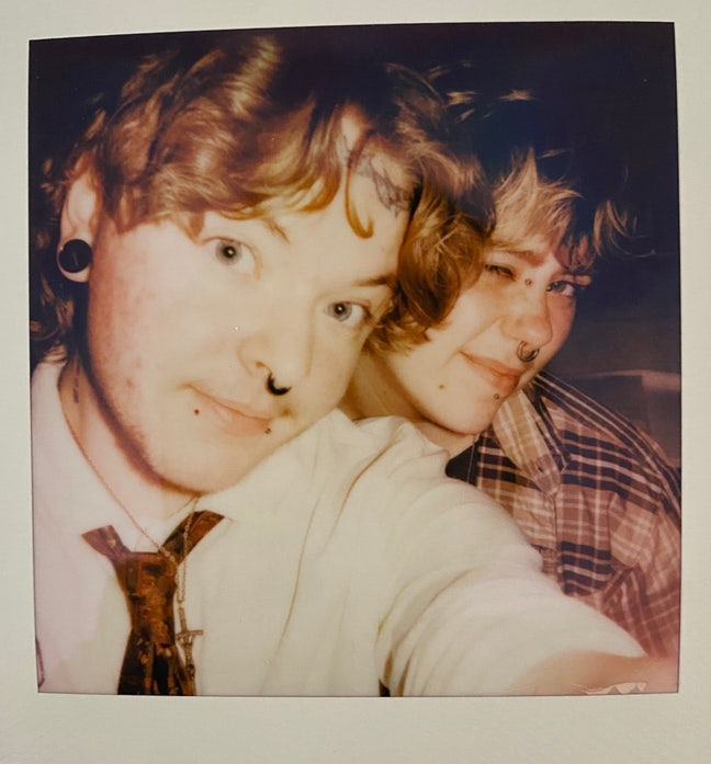 Couple looking for room Main Photo
