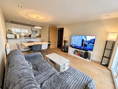 Large Double Room + Private Ensuite | Greenwich Main Photo