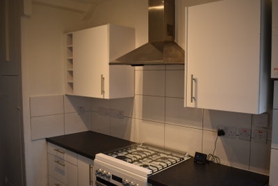 3 Bed Semi-Detached House, Feltham Main Photo