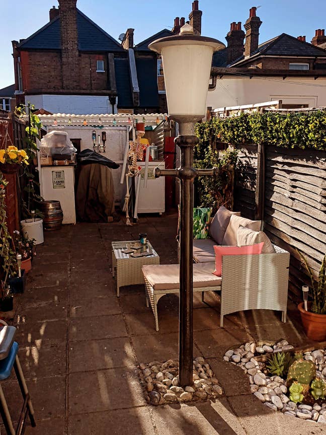 Double room available to rent for female Main Photo