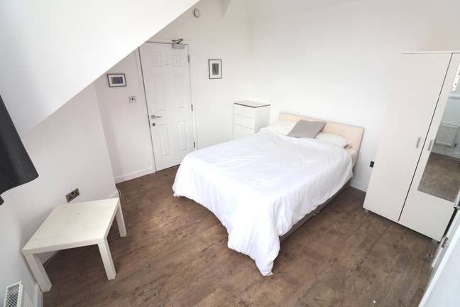 Modern double en-suite room in Golders Green Main Photo