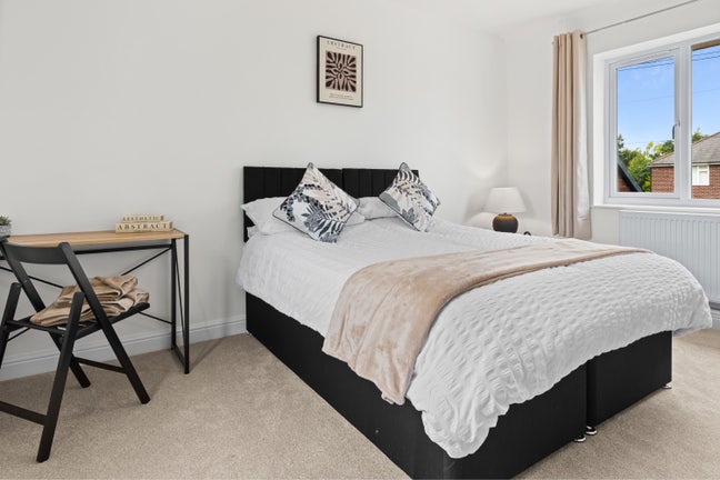 🏠 Contractor Accommodation – Ellesmere Port Main Photo