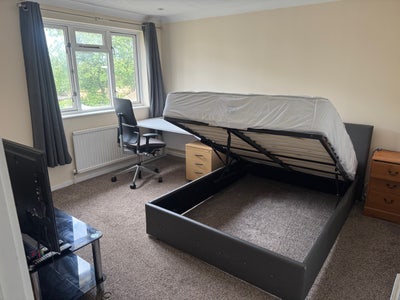 Large Double Room to rent in Burgess Hill Main Photo