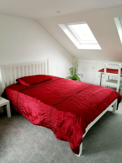 Ensuit in a house share with one person Main Photo