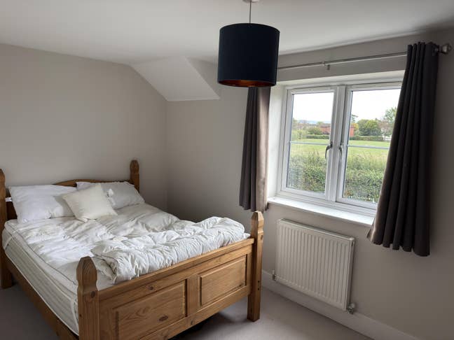 Country home room with parking Main Photo
