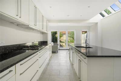 Lovely decorated double room near Magdalen Road Main Photo