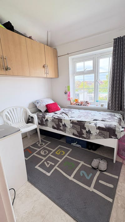 Single Room with food in Northolt  Main Photo