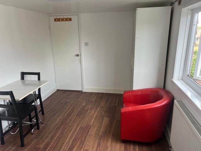 2 double bedrooms and one loft available in E17 Main Photo