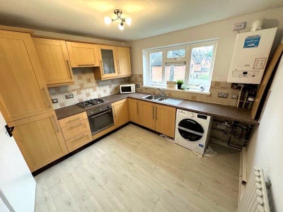 Double Room Available close to City Centre Main Photo