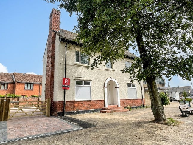 Double Bedroom Available I Next to Station!! Main Photo