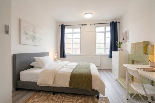Spacious Rooms! Modern Flat Next to Elizabeth Line Main Photo