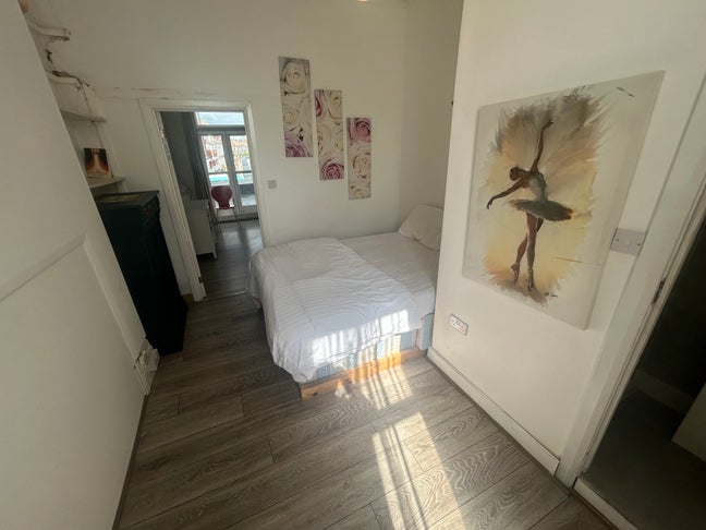 1 Bedroom Flat Shepherds Bush (Gold)   Main Photo