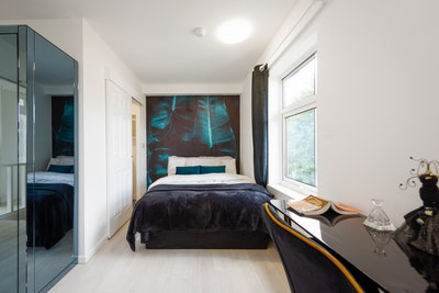 Spacious ensuitee room nr Science Park A14 Main Photo