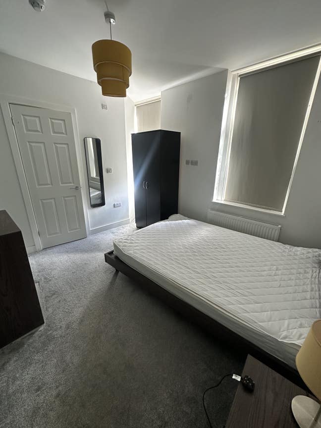 Two Double Ensuite Bedroom in Wakefield WF1 Main Photo