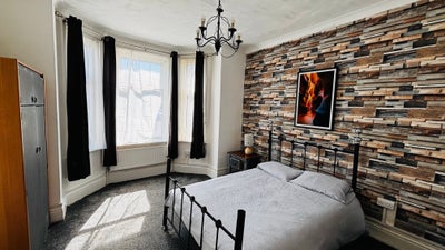 Large Furnished Room | Prof & student Main Photo
