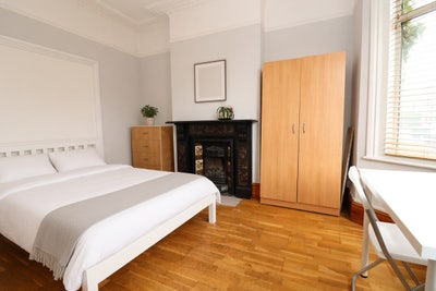 Prime Location! 3 Large Rooms in a Lovely House  Main Photo