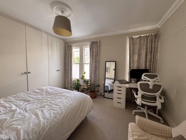 Cozy room in a bright, spacious 3bed/3bath house Main Photo