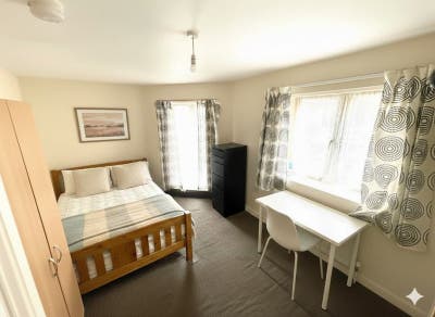 Double Furnished Room  Main Photo