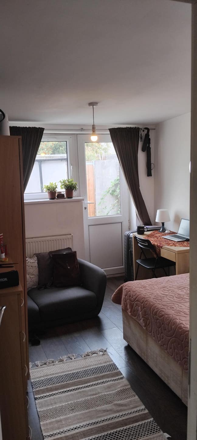 Fully Furnished Room in Maindy – 25 Sept to 6 Dec Main Photo