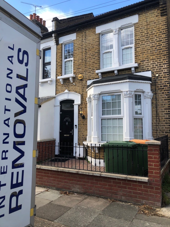 Room in a house  siting/dinner room Stratford e15  Main Photo