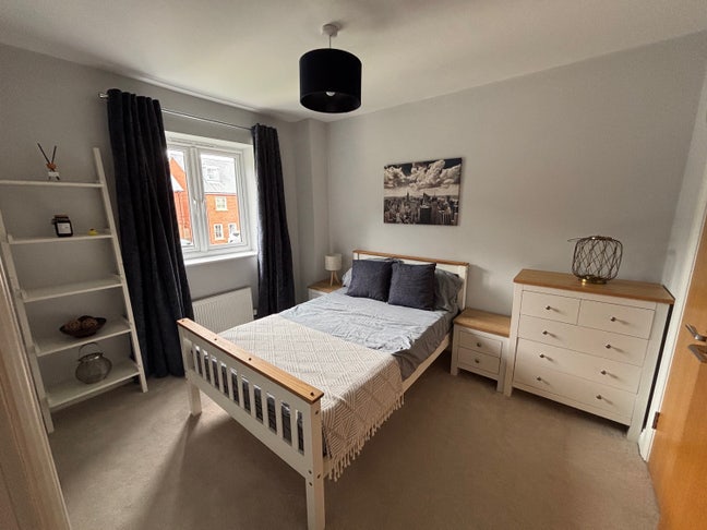 Double room with bathroom in modern home Main Photo