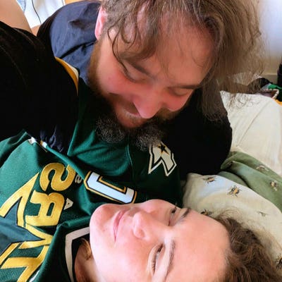 Couple looking to share in Bristol or south wales Main Photo