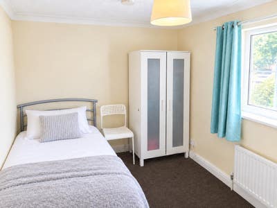 Fully inclusive Private room for rent Main Photo