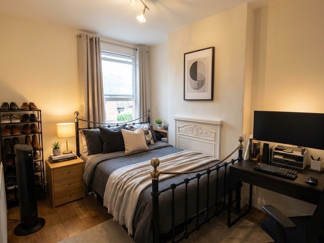 Superb Double Room in West London Main Photo