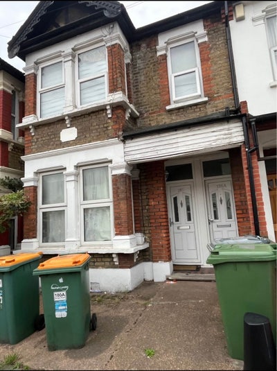 Bed space available for immediate move  Main Photo