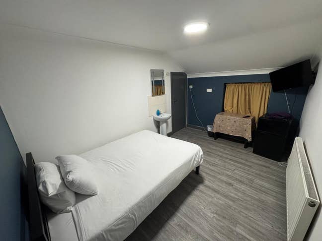 4 Luxury Rooms for Rent at  Barking IG11 8QF Main Photo